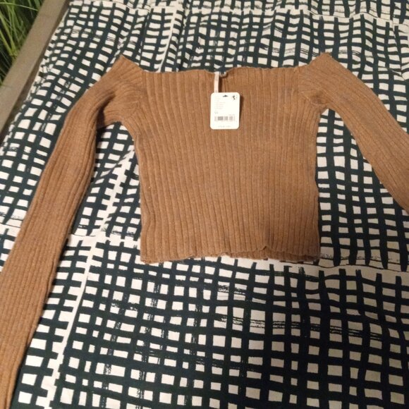 Free People Sweaters - NWT Free People Off shoulder Crop Sweater